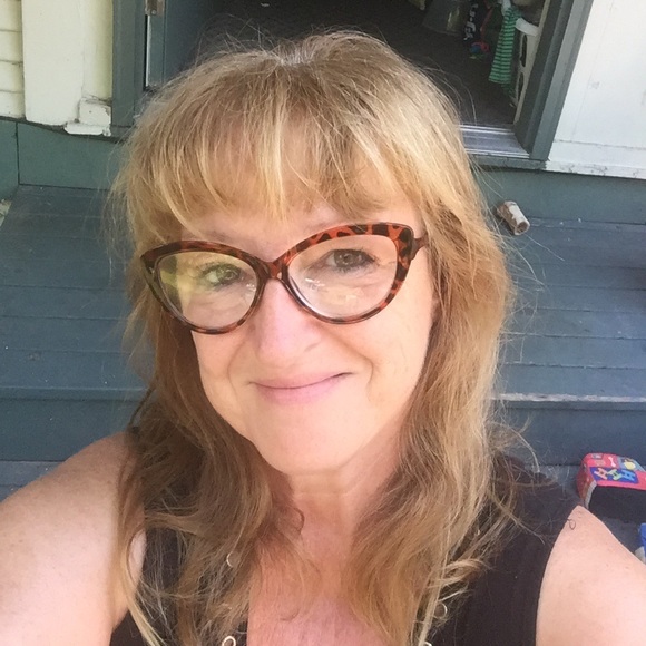 Meet your Posher, Mimi - Picture 2 of 3